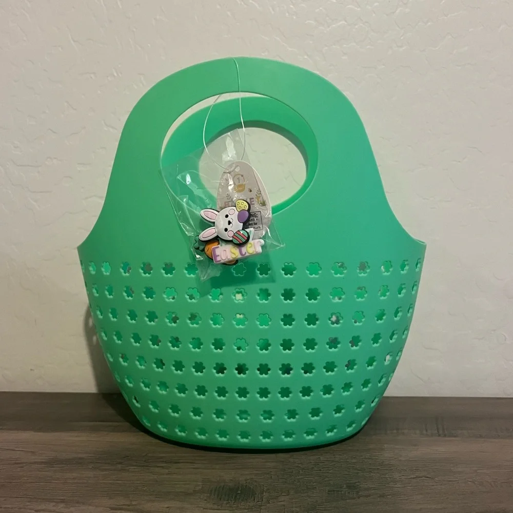 Target Bullseyes Playground Silicone Easter Basket with 2 Set of Charms -Green